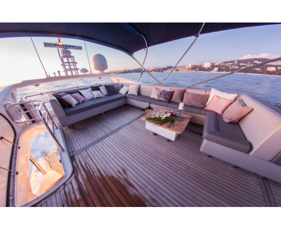 Аренда моторной яхты «Sunseeker Manhattan 70»